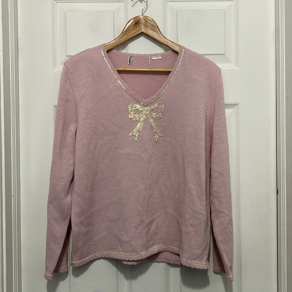 ✨3/$12✨ Vintage pink bow V-neck sweater.